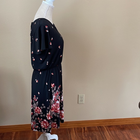Maurice’s - Black Floral Dress Elastic Waist V Neck, Back Neck Tie, size medium - Picture 4 of 12